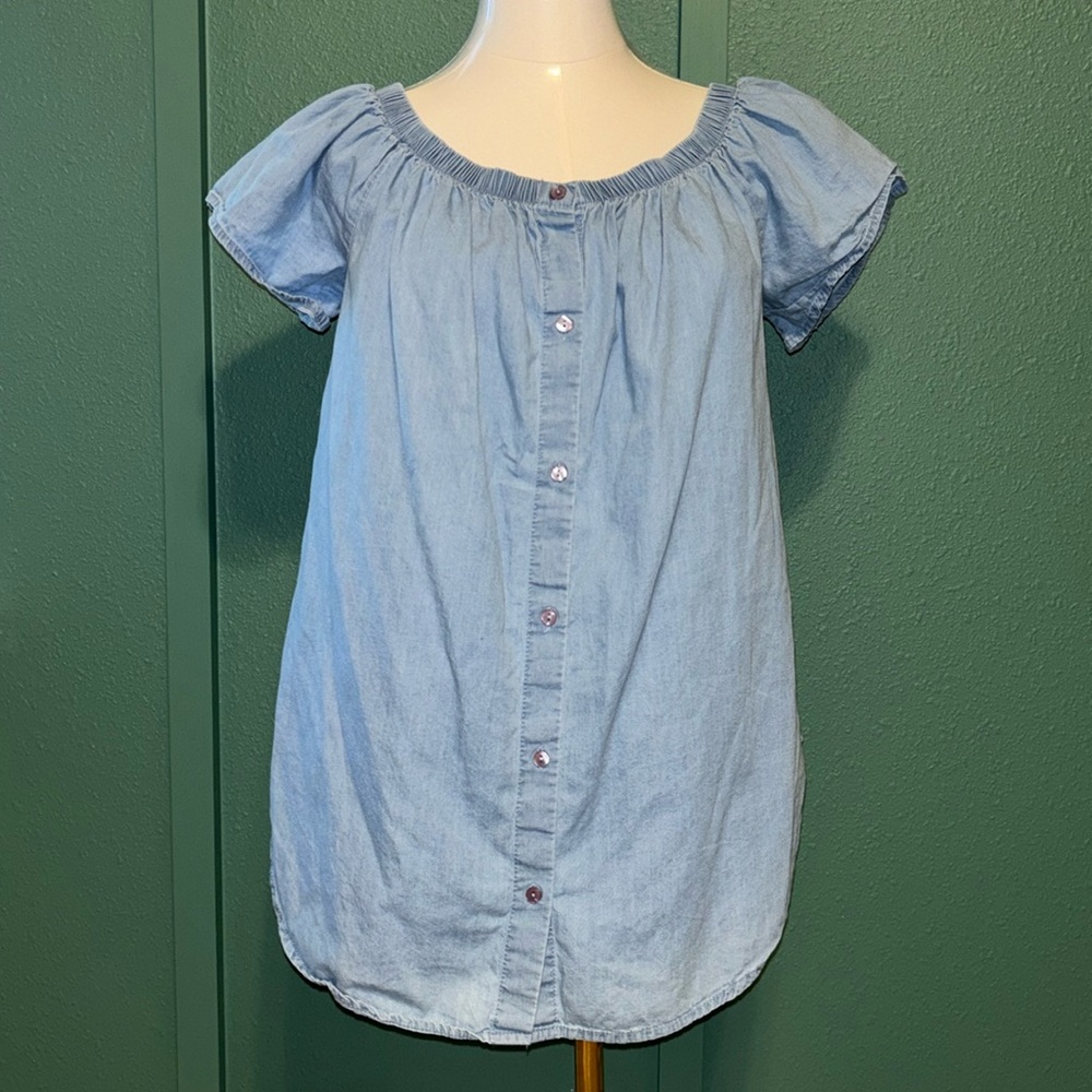 Women's Short sleeveve off the shoulder, button up, chamboard shirt